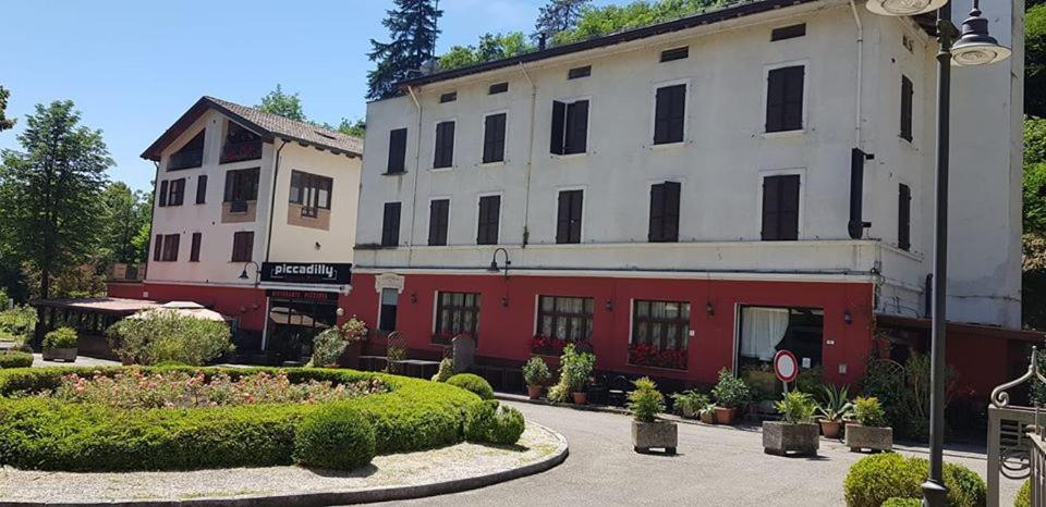 Piccadilly Hotel Sant'Andrea Bagni Exterior photo